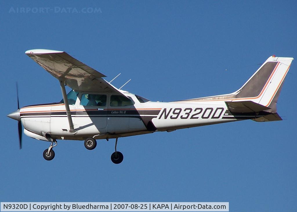 N9320D, 1982 Cessna 172RG Cutlass RG C/N 172RG1119, Touch and Go at 17L