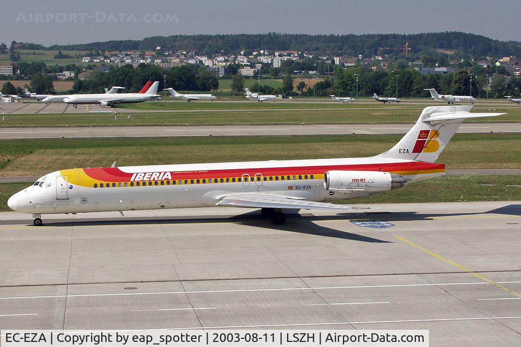 EC-EZA, 1990 McDonnell Douglas MD-87 (DC-9-87) C/N 49842, taxi