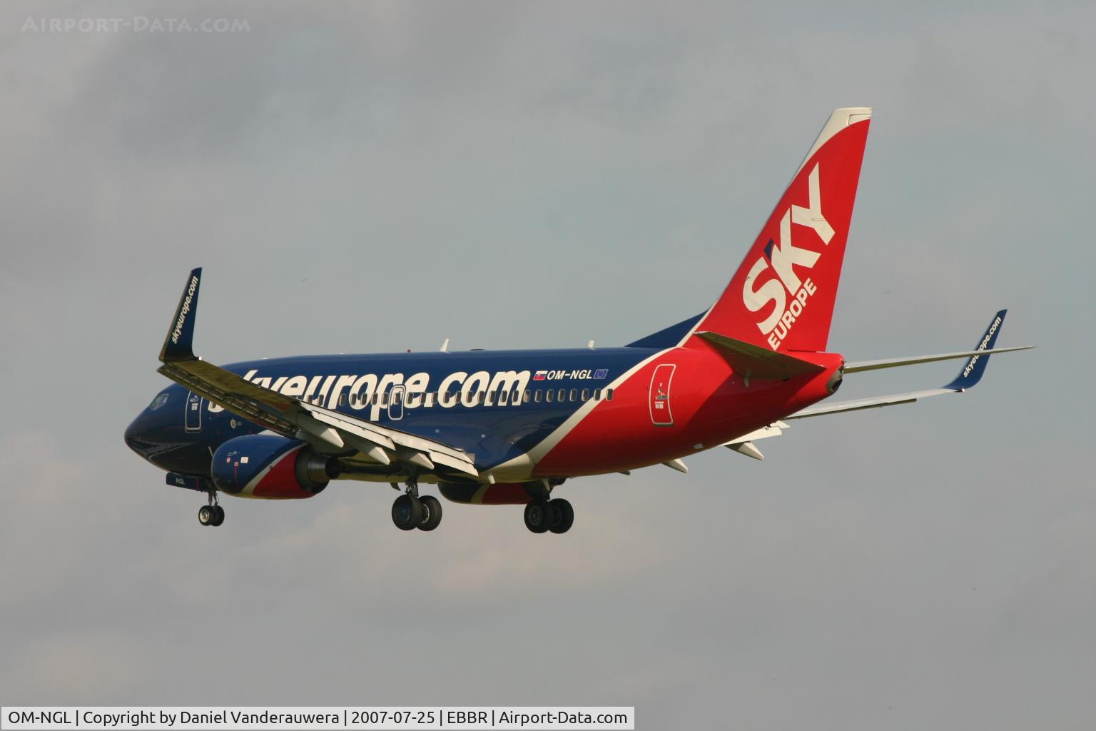 OM-NGL, 2007 Boeing 737-76N C/N 34757, arrival of flight NE3672 to rwy 25L