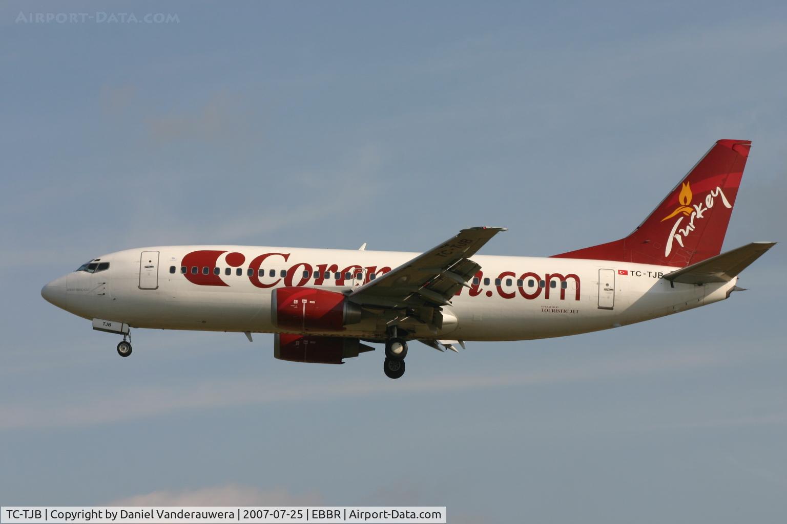 TC-TJB, 1997 Boeing 737-3Q8 C/N 27633/2878, arrival of flight CAI367 to rwy 25L