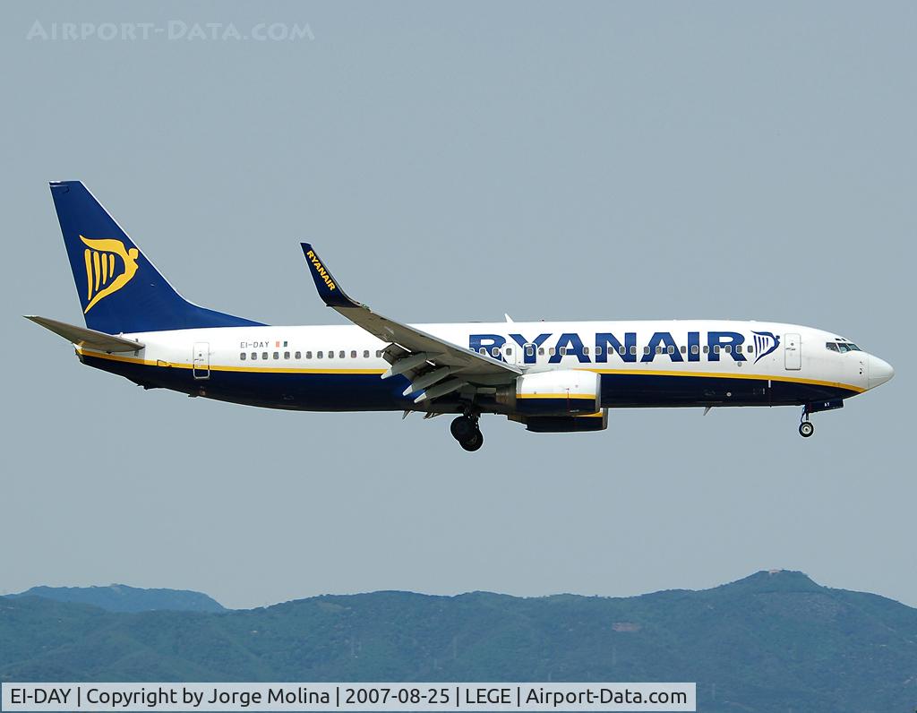 EI-DAY, 2004 Boeing 737-8AS C/N 33558, Follow the localizator ILS RWY 02.
