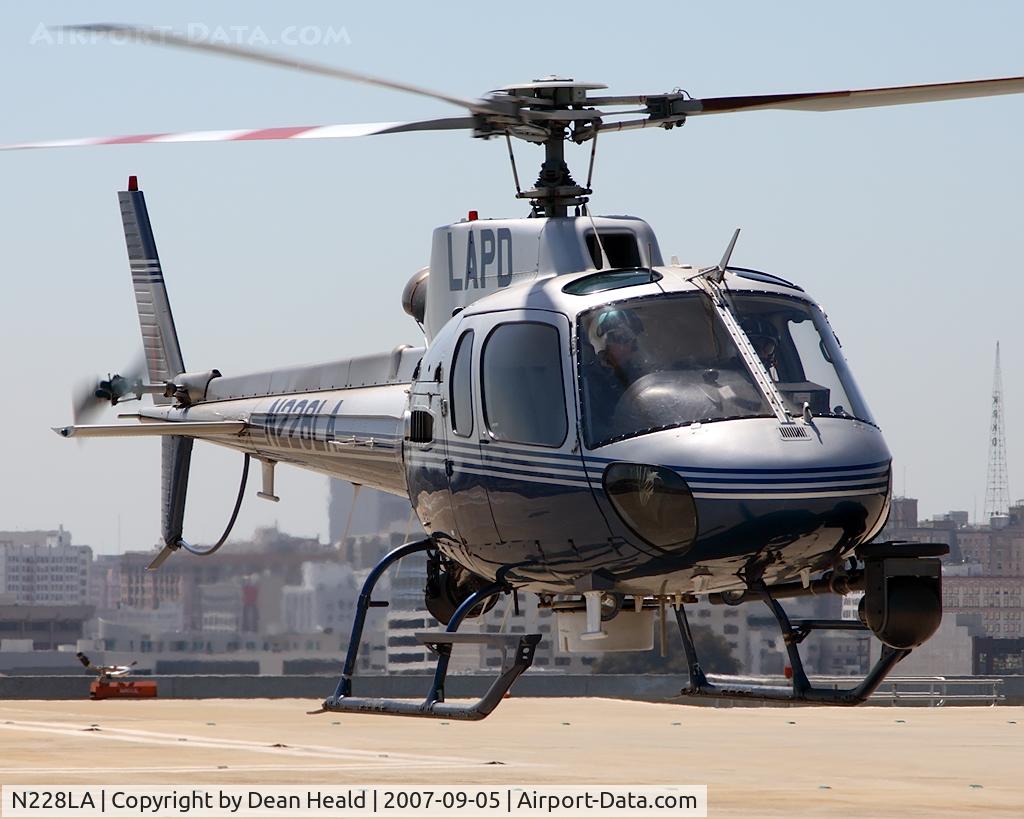 N228LA, 2000 Eurocopter AS-350B-2 Ecureuil Ecureuil C/N 3316, 2000 Eurocopter AS350B2 N228LA arriving at the LAPD heliport after mission completion.