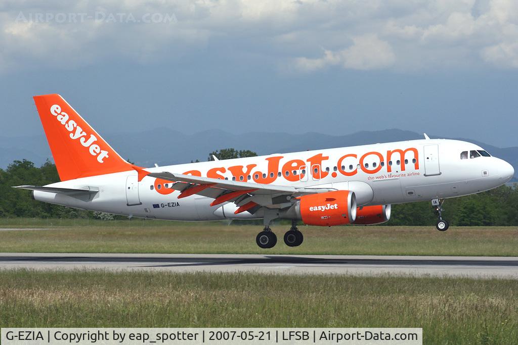 G-EZIA, 2005 Airbus A319-112 C/N 2420, inbound from LTN