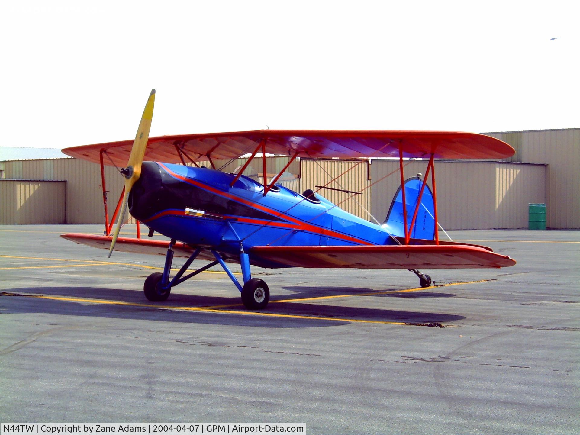 N44TW, 1988 Great Lakes 2T-1A Sport Trainer C/N 7215-N-617, Grand Prairie