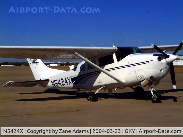 N5424X, 1978 Cessna TU206G Turbo Stationair C/N U20604524, Spotted with flat tire Noted to be involved in an accident in 2006 http://www.ntsb.gov/ntsb/brief.asp?ev_id=20060718X00961&key=1