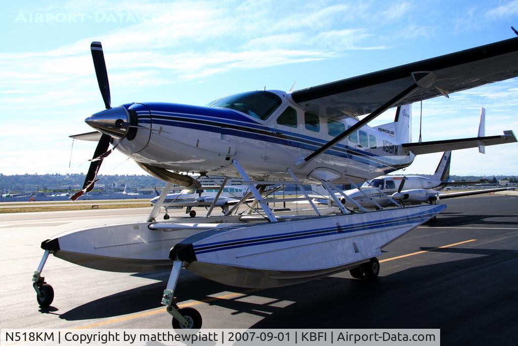 N518KM, Cessna 208 Caravan I C/N 208-00279, N518KM, on Kenmore Air ramp, KBFI