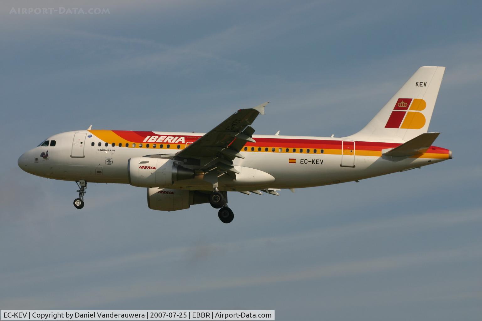 EC-KEV, 2007 Airbus A319-111 C/N 3169, arrival of flight IB3216 to rwy 25L