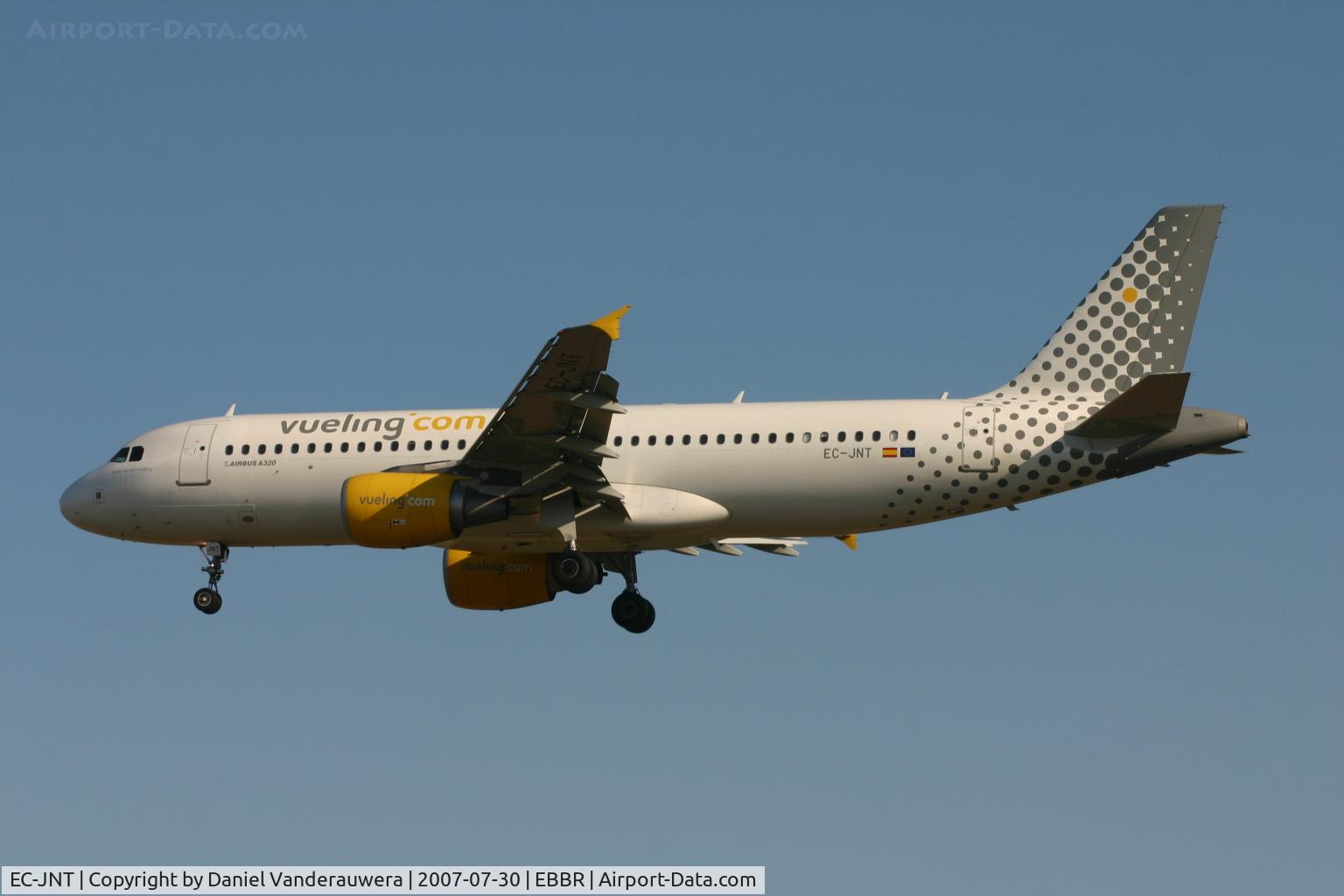 EC-JNT, 2005 Airbus A320-214 C/N 2623, arrival of flight VY5210 to rwy 25L