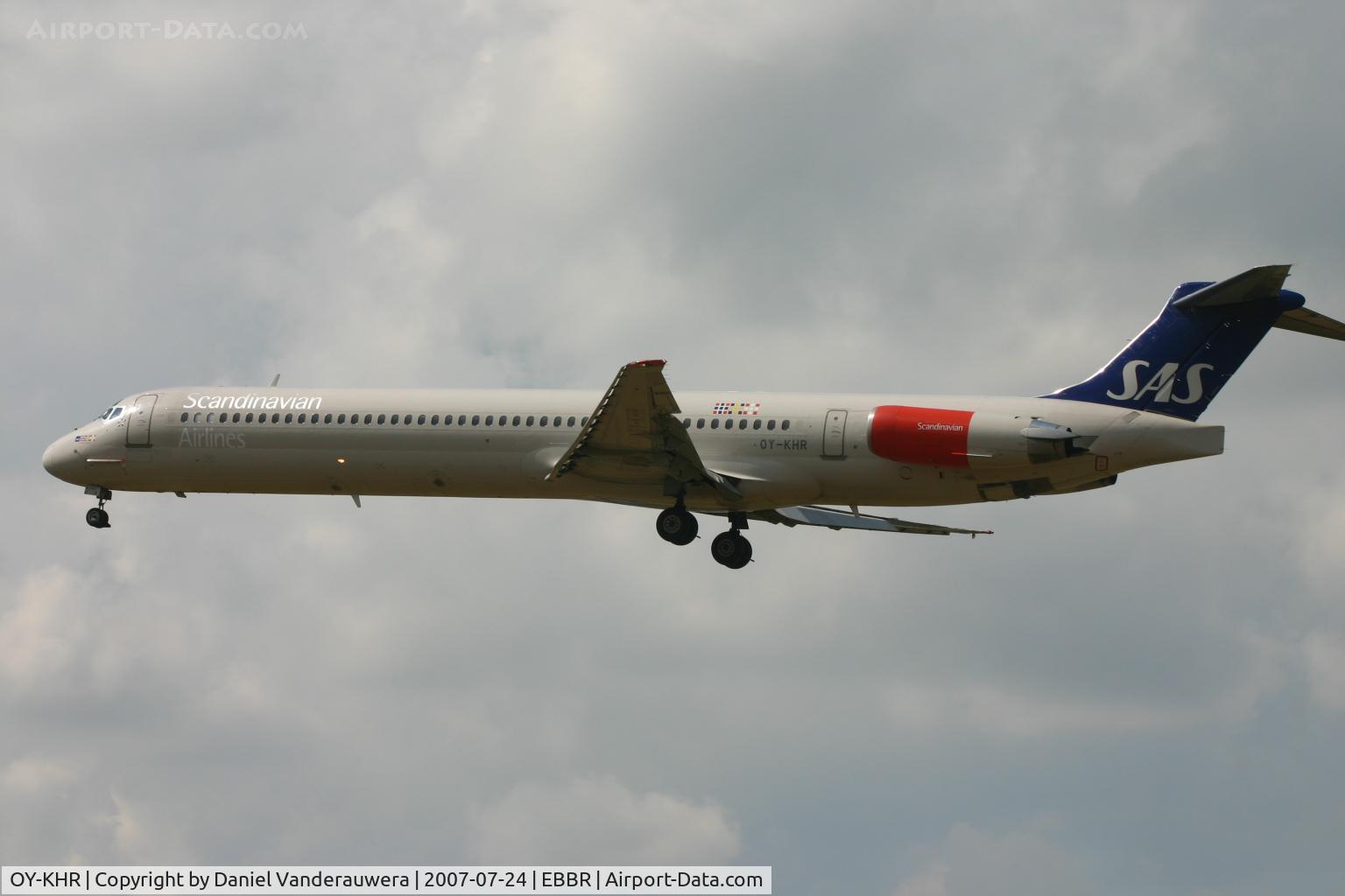 OY-KHR, 1991 McDonnell Douglas MD-81 (DC-9-81) C/N 53275, arrival of flight SK1593 to rwy 25L