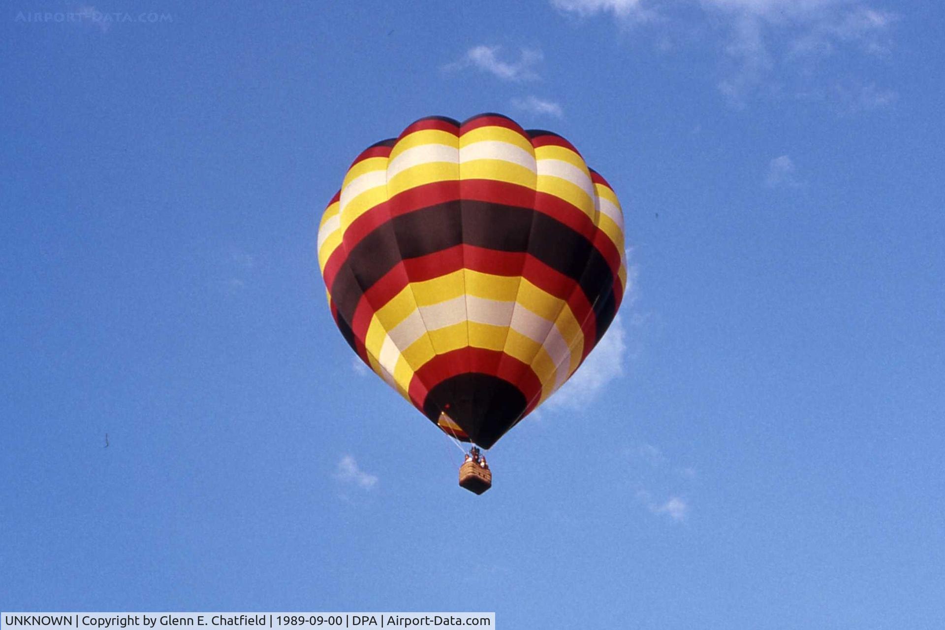 UNKNOWN, , Balloon flying over the control tower
