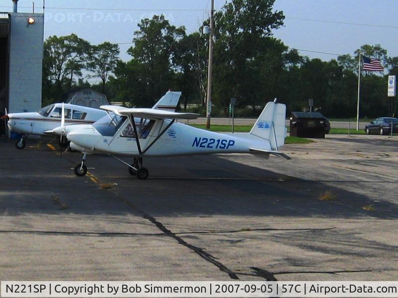 N221SP, 2005 Comco Ikarus C42 FB100 C/N 0512-6776, On the ramp at East Troy, WI
