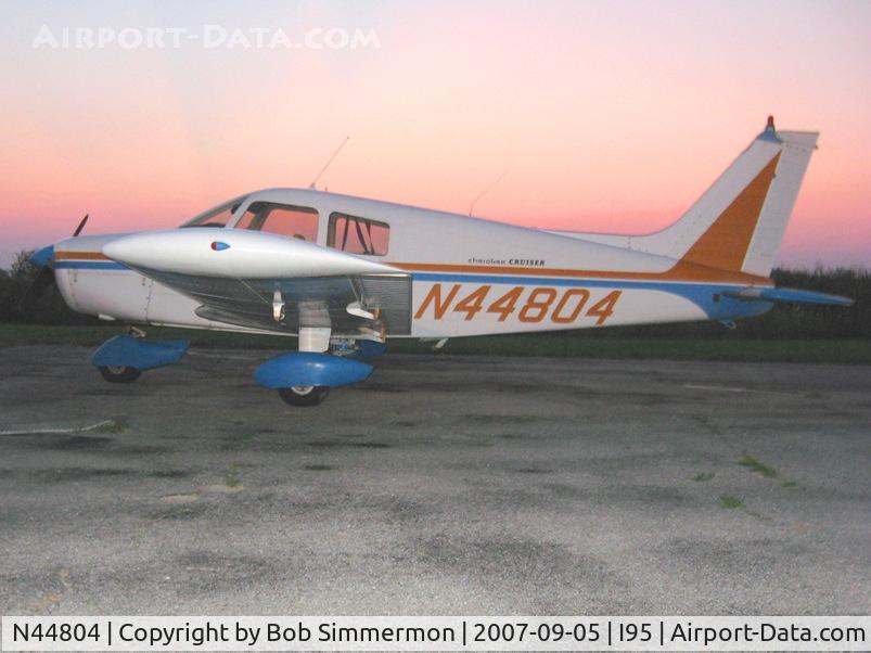 N44804, 1974 Piper PA-28-140 C/N 28-7525007, On the ramp at Kenton, OH