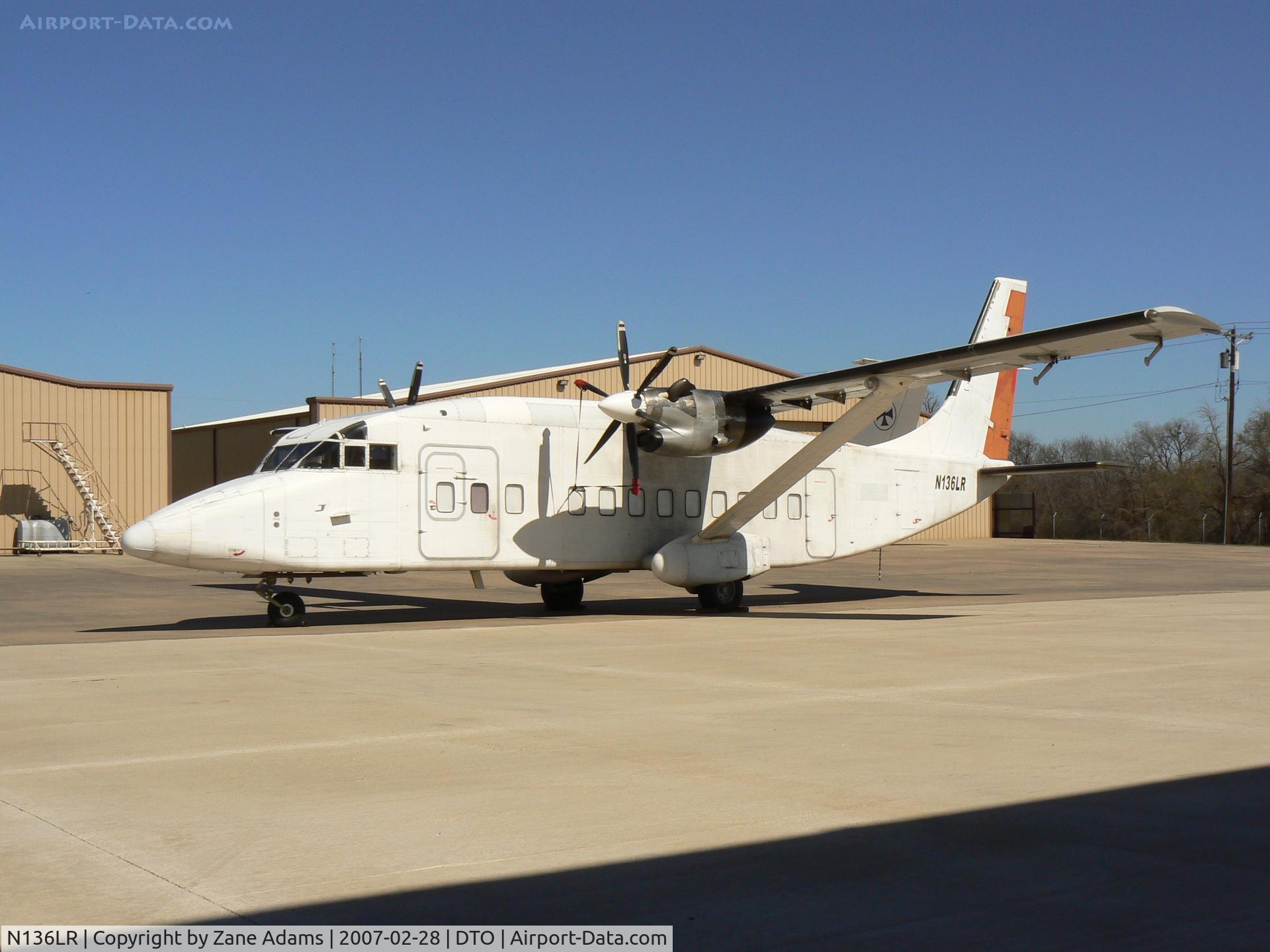 N136LR, 1989 Short SD3-60-300 C/N SH3752, Freighter