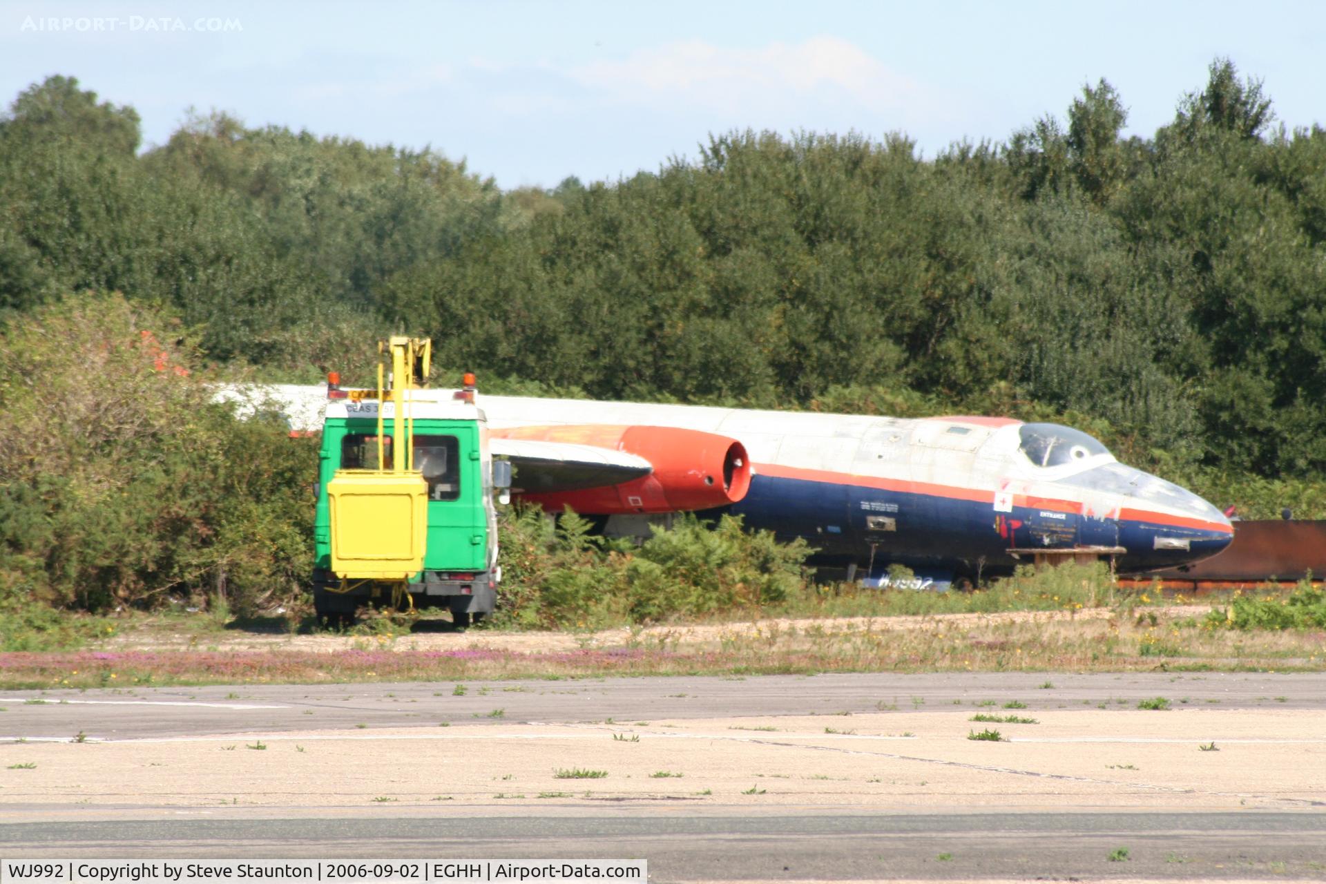 WJ992, English Electric Canberra T.4 C/N R3/EA3/6617, Taken at Bournemouth September 2006