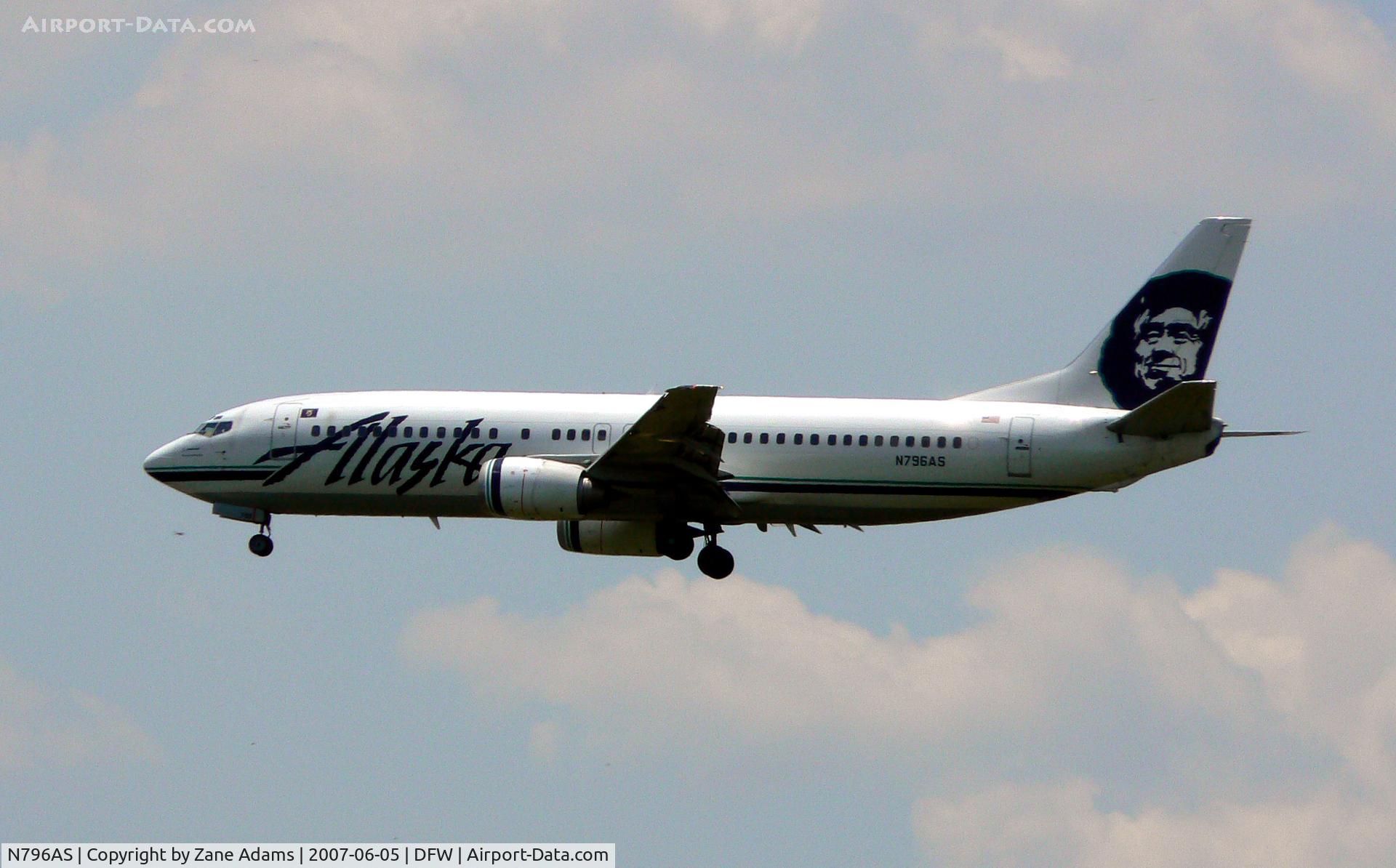 N796AS, 1998 Boeing 737-490 C/N 28891, Landing DFW