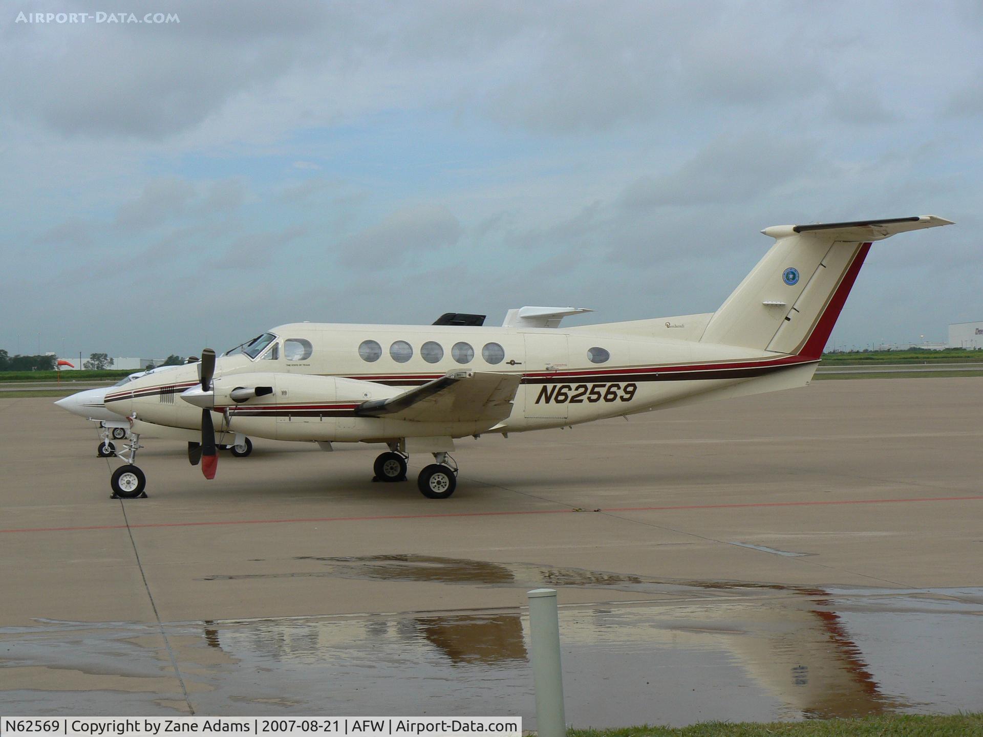 N62569, 1982 Beech B200 King Air C/N BB-1028, State of Texas Logo on tail - TXDOT