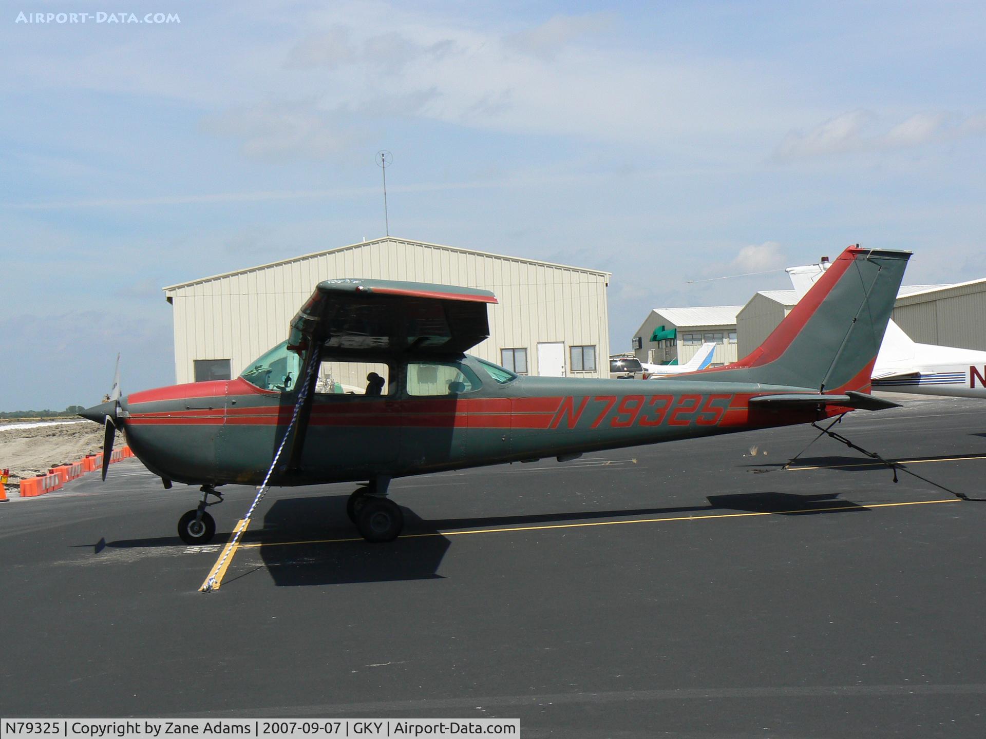 N79325, 1969 Cessna 172K Skyhawk C/N 17258050, Grey and Red