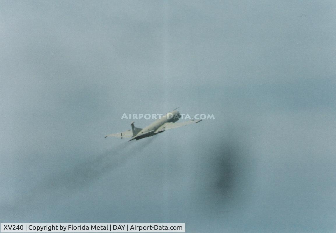 XV240, Hawker Siddeley Nimrod MR.2 C/N 8015, Nimrod