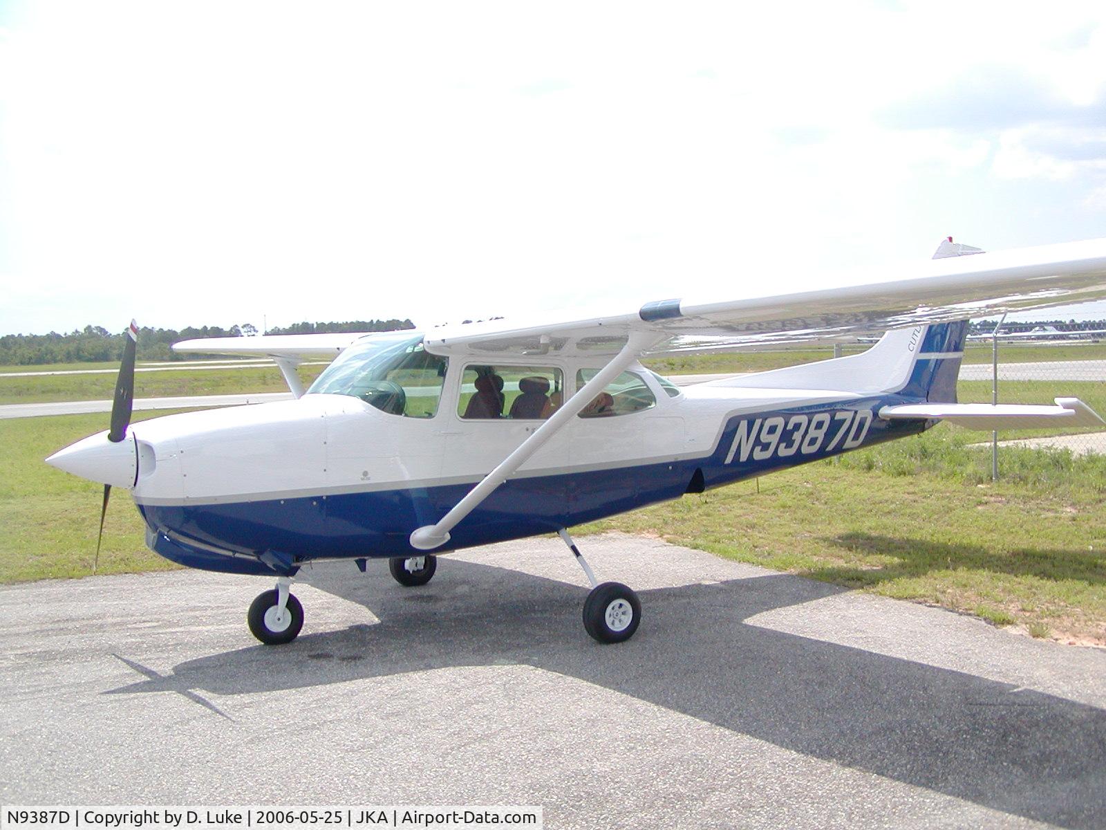 N9387D, 1984 Cessna 172RG Cutlass RG C/N 172RG1148, Parked at Gulf Shores, AL