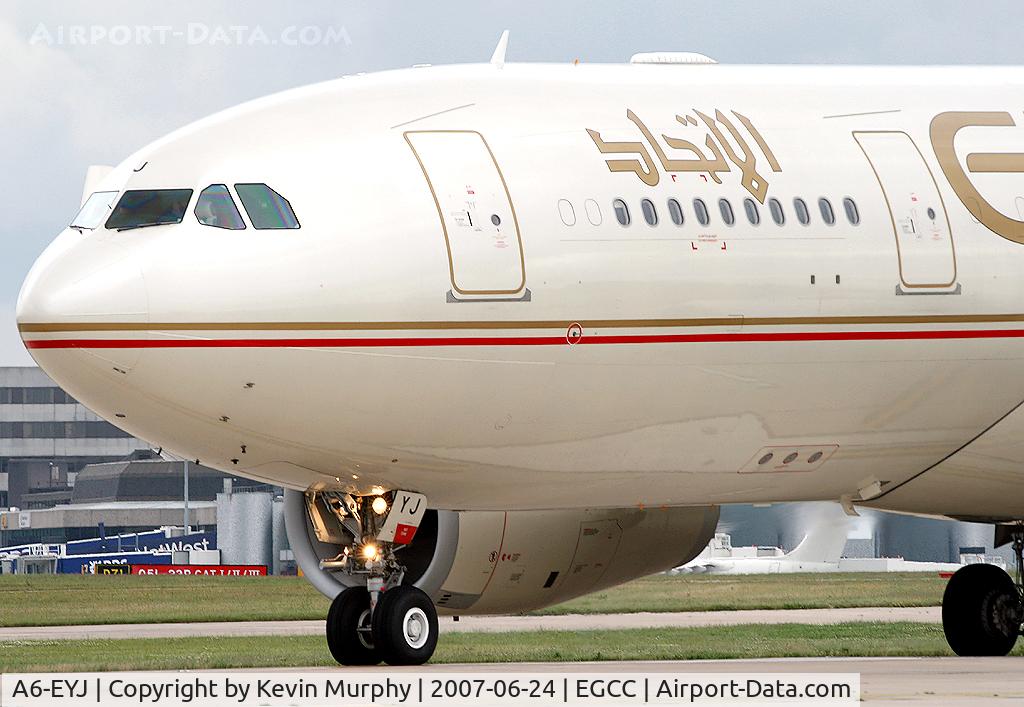A6-EYJ, 2006 Airbus A330-243 C/N 737, Etihad A330 at the turn