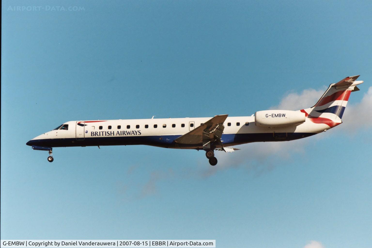 G-EMBW, 2001 Embraer EMB-145EU (ERJ-145EU) C/N 145546, arrival of flight BE7181 to rwy 25L