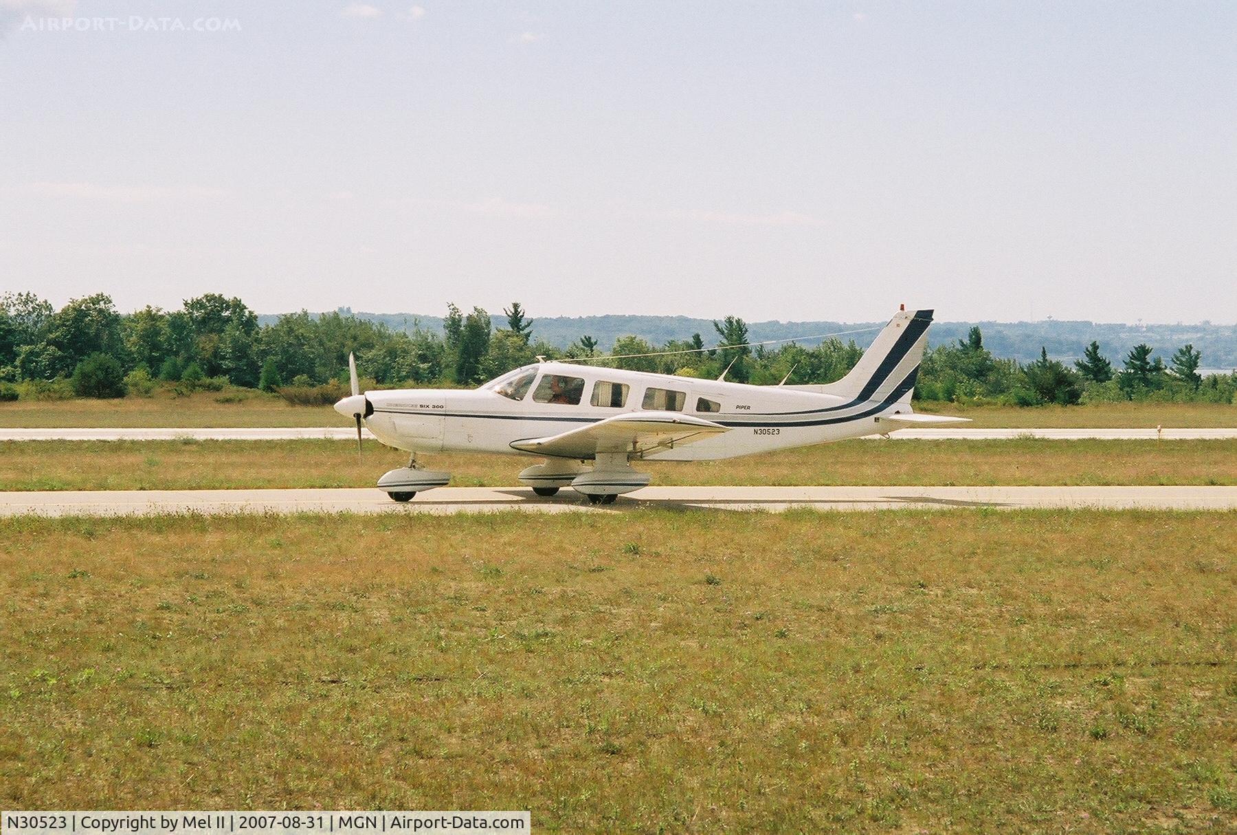 N30523, 1978 Piper PA-32-300 Cherokee Six C/N 32-7840201, Taxi from landing RWY 28 @ Harbor Springs Airport (MGN)