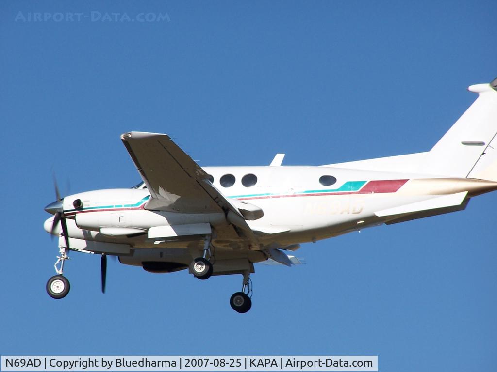 N69AD, 1981 Beech F90 King Air C/N LA-143, Landing 17L