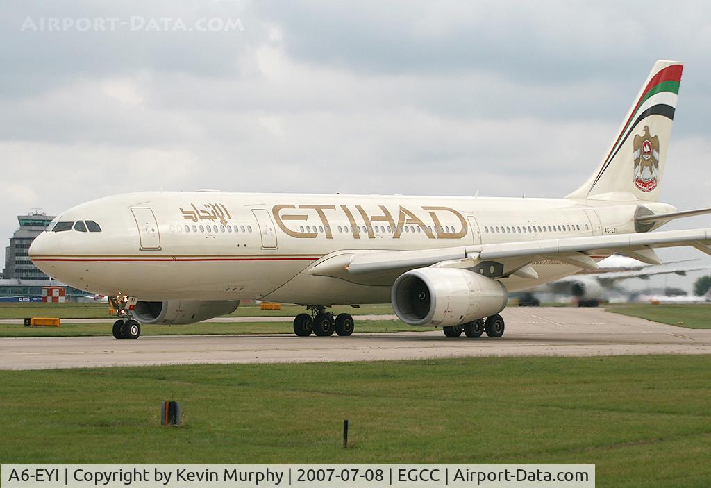 A6-EYI, 2006 Airbus A330-243 C/N 730, Etihad A.330 at the threshold