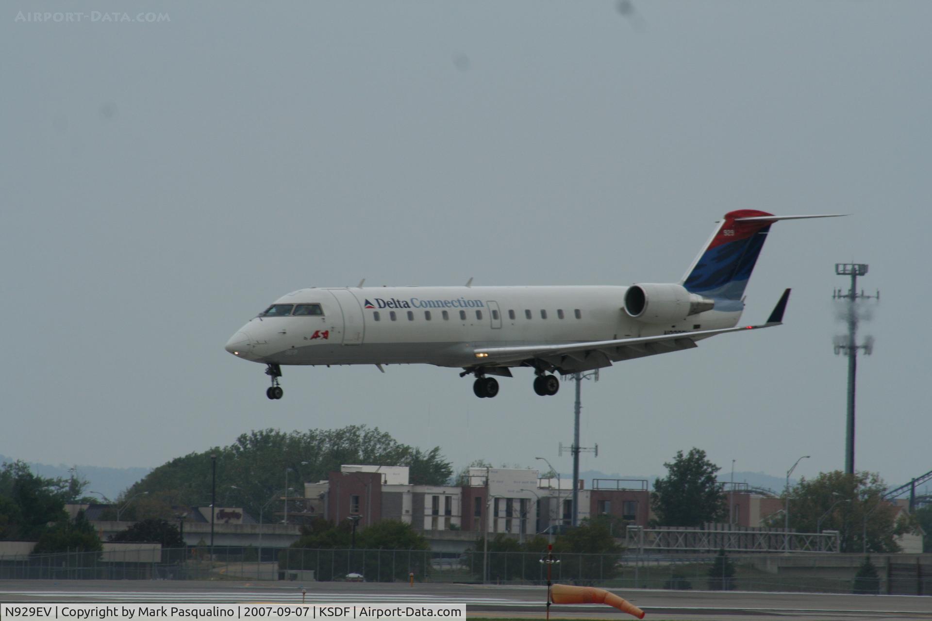 N929EV, 2004 Bombardier CRJ-200ER (CL-600-2B19) C/N 8007, CL-600-2B19