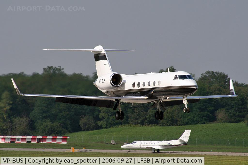 VP-BUS, 1990 Gulfstream Aerospace G-IV C/N 1127, landing on rwy 16