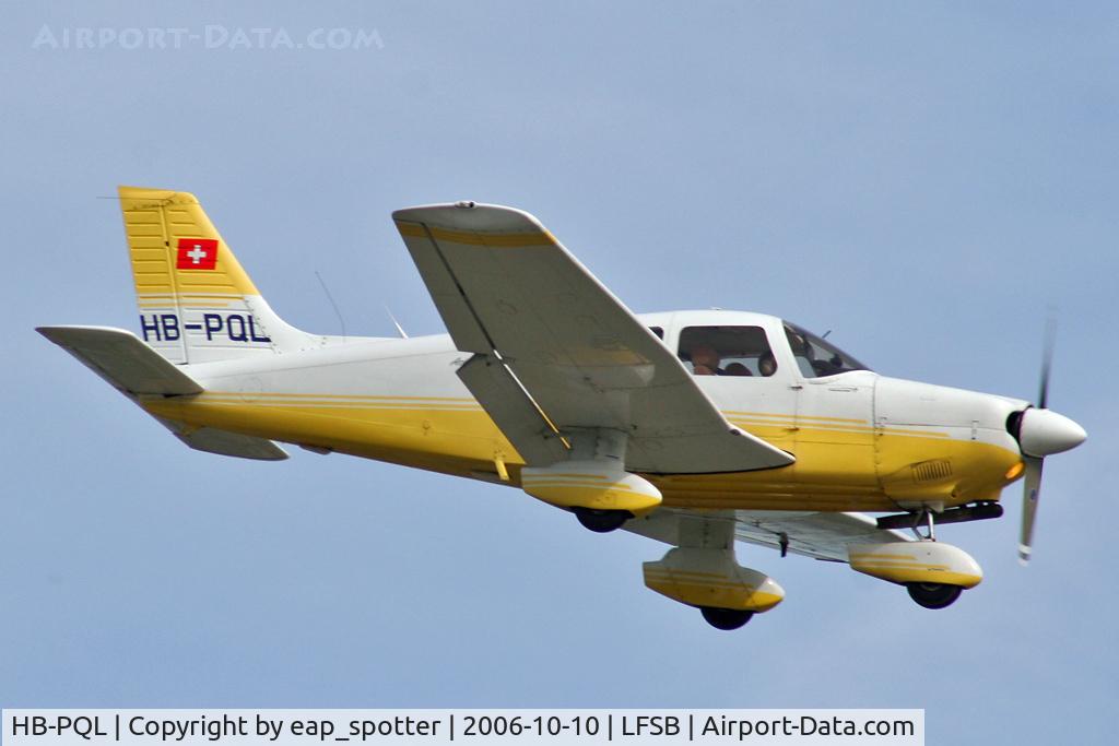 HB-PQL, 1989 Piper PA-28-181 Archer II C/N 2890121, landing on rwy 16
