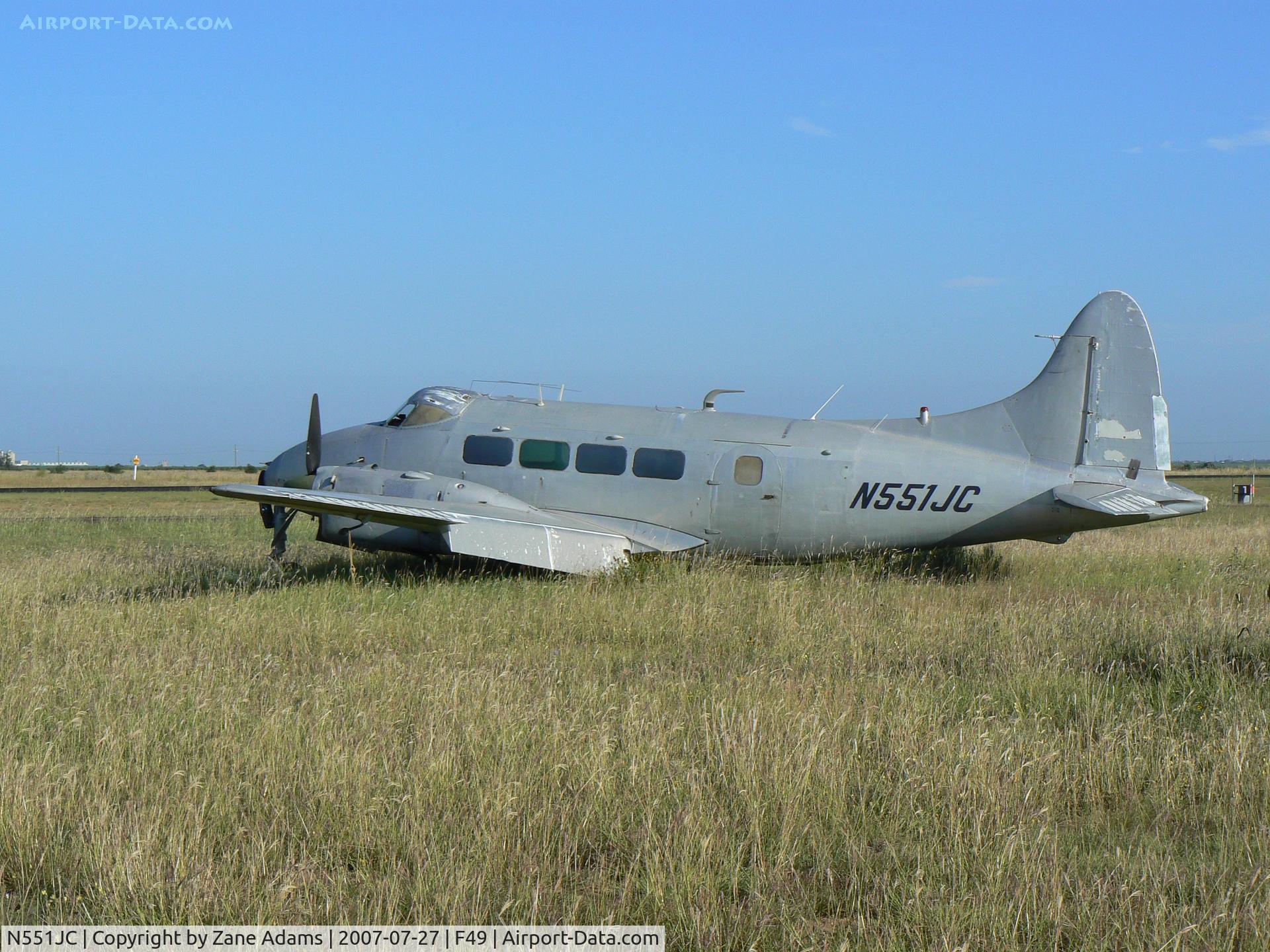 N551JC, 1951 De Havilland DH.104 Dove 6BA C/N 04306, Sitting at the airport behind the Texas Air Museum