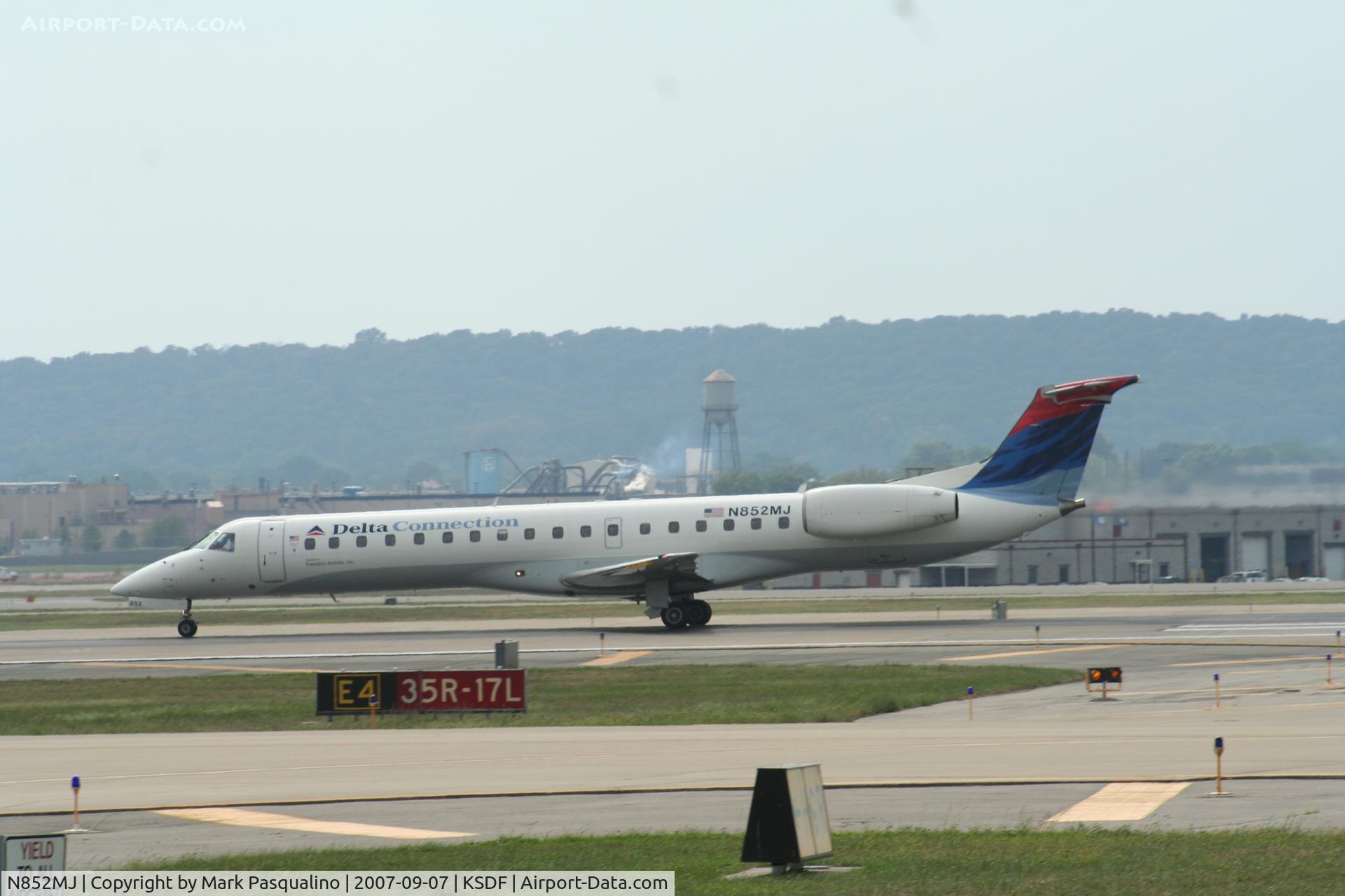 N852MJ, 2002 Embraer ERJ-145LR (EMB-145LR) C/N 145567, EMB-145LR