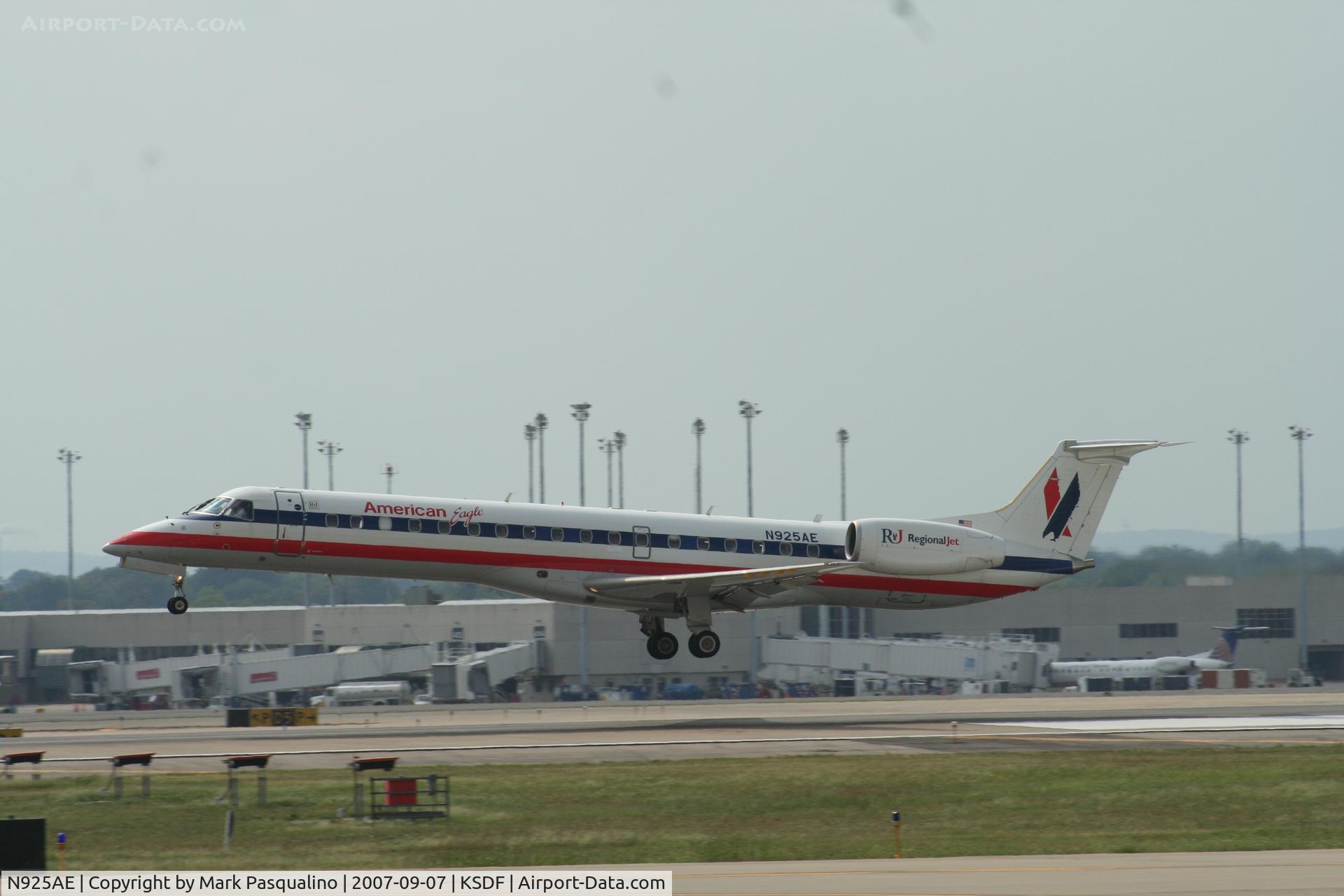 N925AE, 2005 Embraer ERJ-145LR (EMB-145LR) C/N 14500908, EMB-145LR
