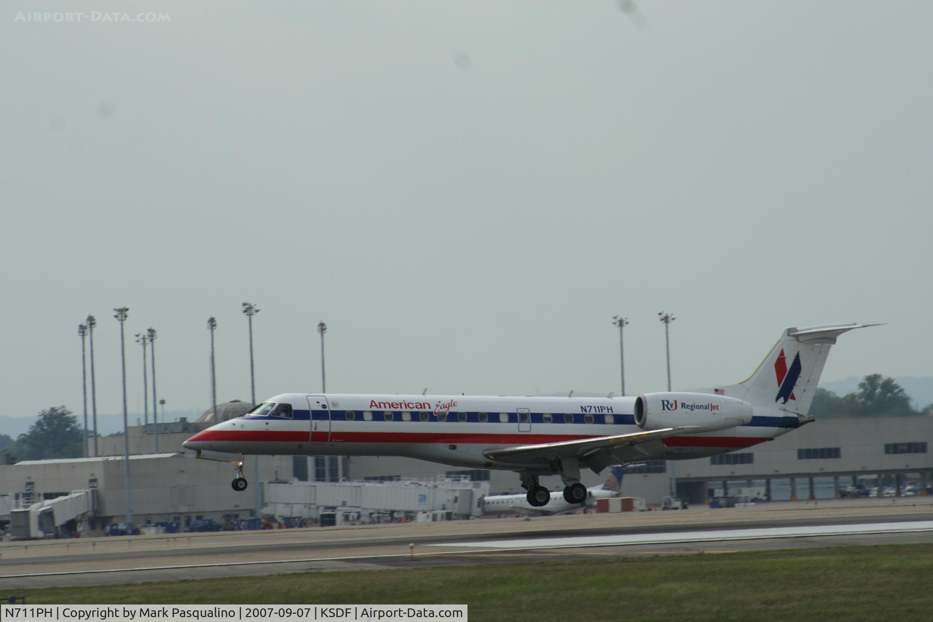N711PH, 2000 Embraer ERJ-135LR (EMB-135LR) C/N 145235, EMB-135LR