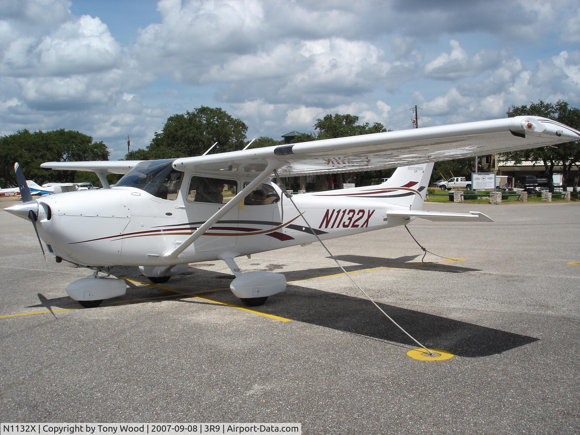 N1132X, 2006 Cessna 172S C/N 172S10316, N1132X Parked at Lakeway, TX.