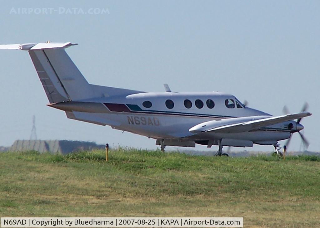 N69AD, 1981 Beech F90 King Air C/N LA-143, Taxi for takeoff
