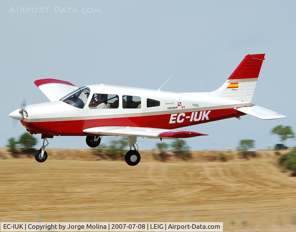 EC-IUK, 2003 Piper PA-28-161 Warrior III C/N 2842178, Low pass over RWY Odena Aerodrome in Aerosport 2007 Air Show.