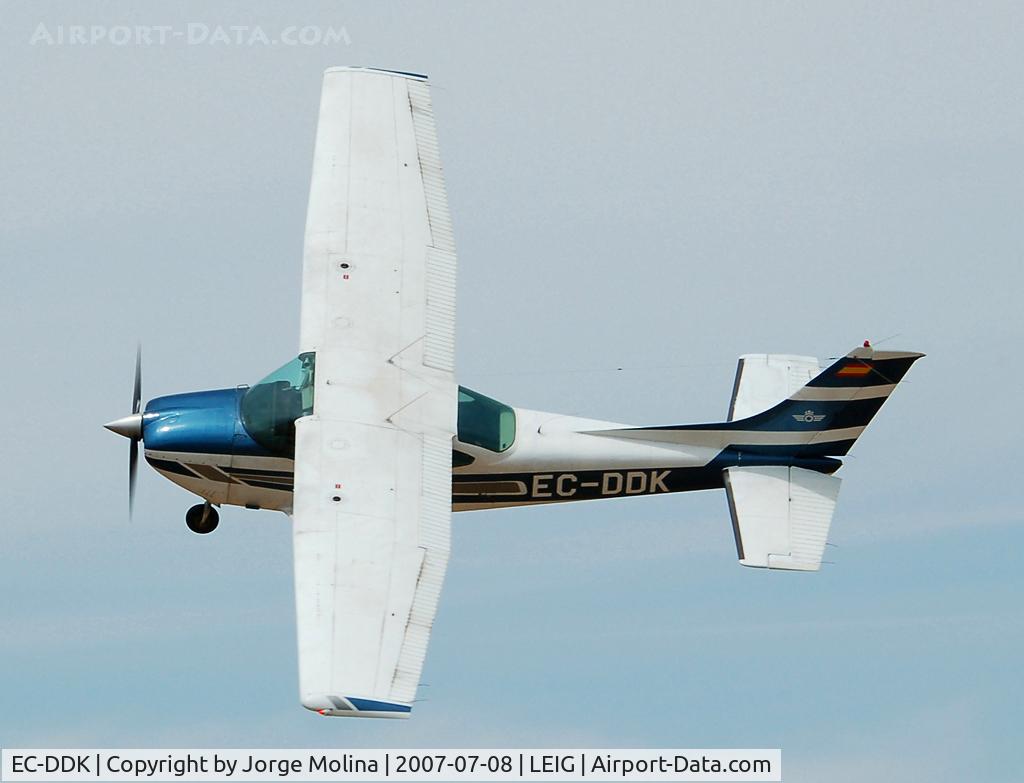 EC-DDK, Reims F182Q Skylane II C/N F1820047, Veering for the left in low pass.