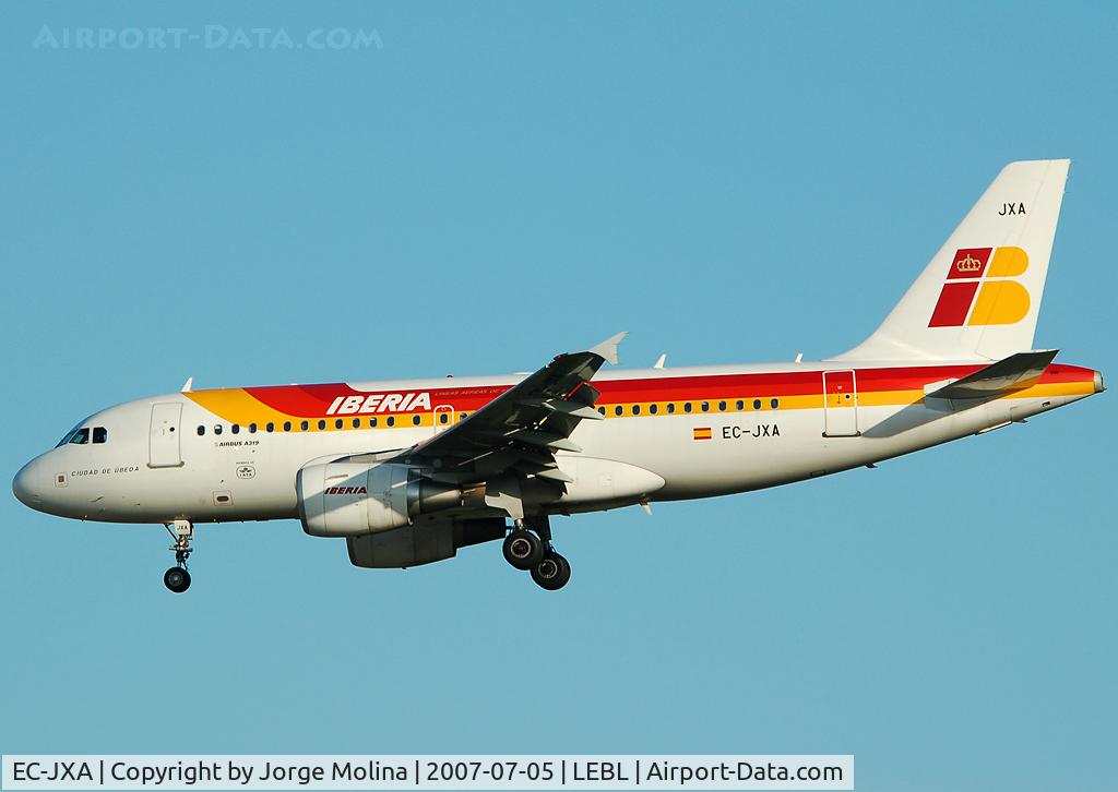 EC-JXA, 2006 Airbus A319-111 C/N 2870, Clear to land RWY 07L.