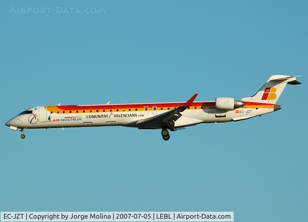 EC-JZT, 2006 Canadair CRJ-900ER (CL-600-2D24) C/N 15113, On short final RWY 07L.