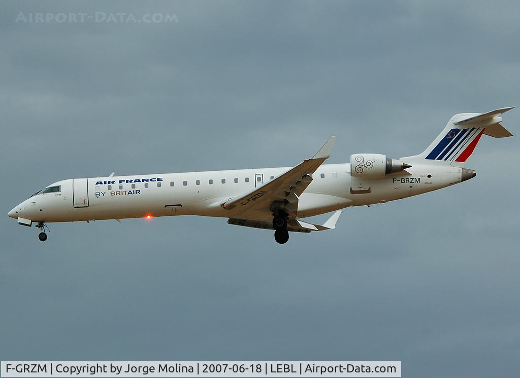 F-GRZM, Canadair CRJ-700 (CL-600-2C10) Regional Jet C/N 10263, Clear to land RWY 25R.