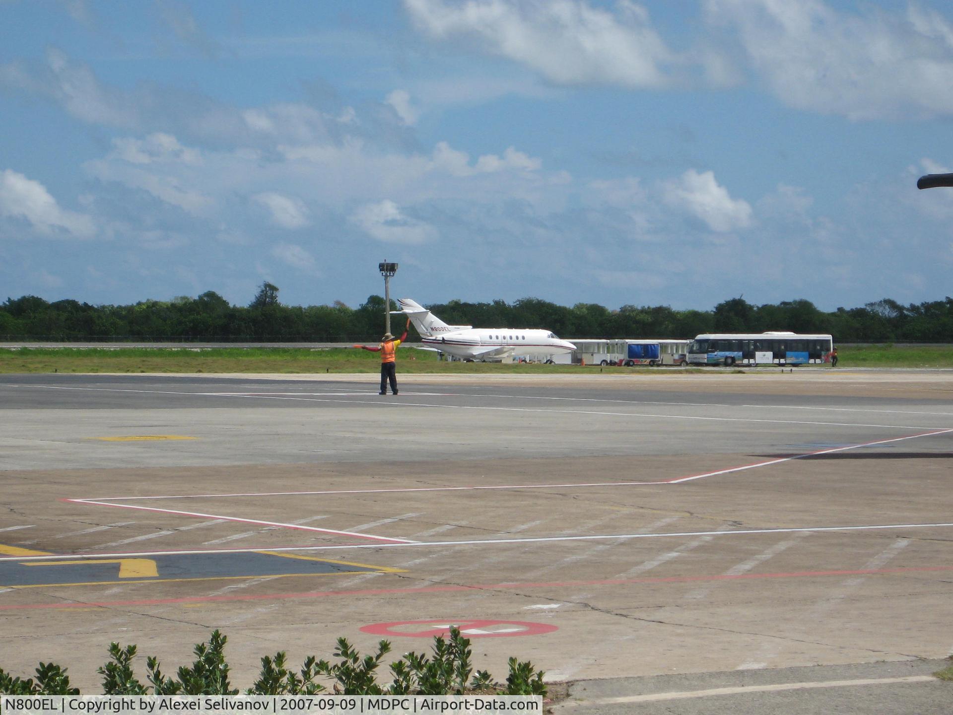 N800EL, 2003 Raytheon HAWKER 800XP C/N 258622, Punta Cana Airport at 10.30 am on Sep 09, 2007