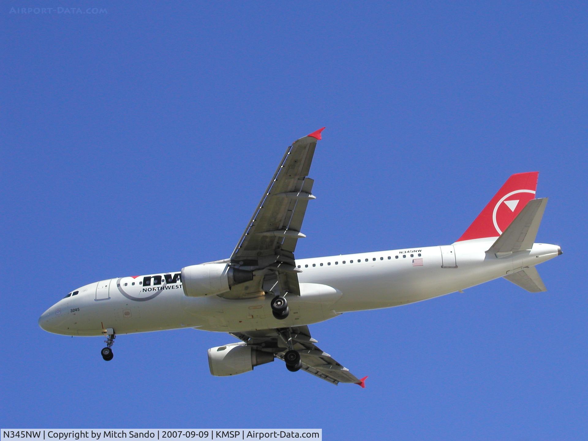 N345NW, 1993 Airbus A320-212 C/N 399, NWA186 landing Runway 35 from San Diego (SAN).
