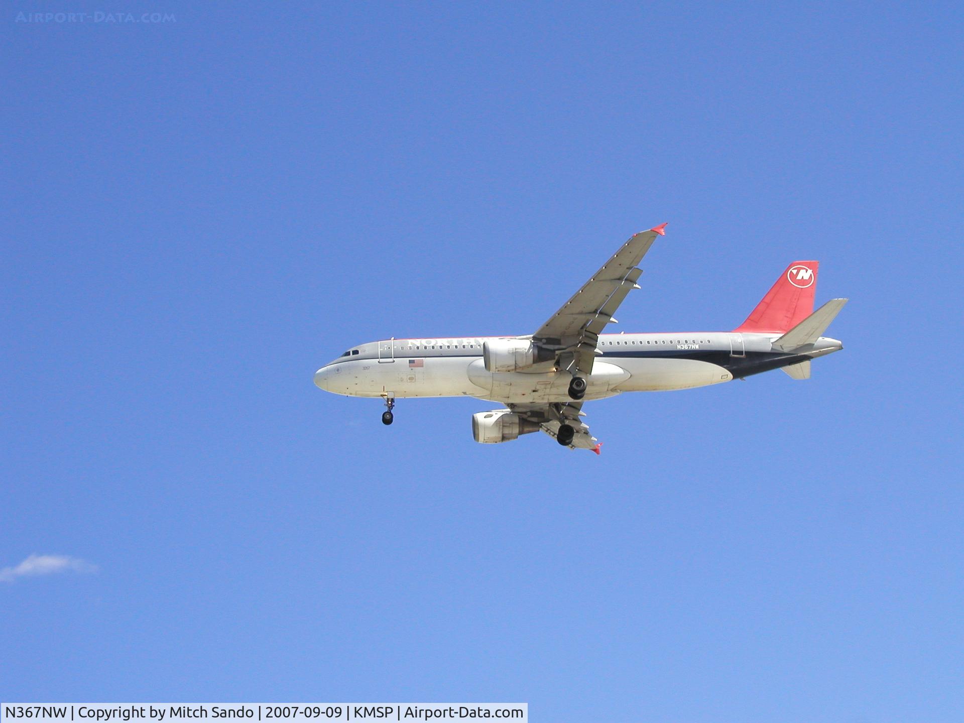 N367NW, 1999 Airbus A320-212 C/N 0988, NWA550 landing Runway 35 from Denver (DEN).