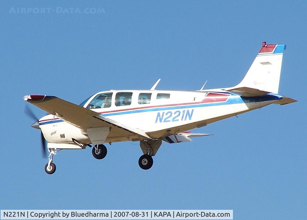 N221N, 1981 Beech A36 Bonanza 36 C/N E-1892, Landing at 17L