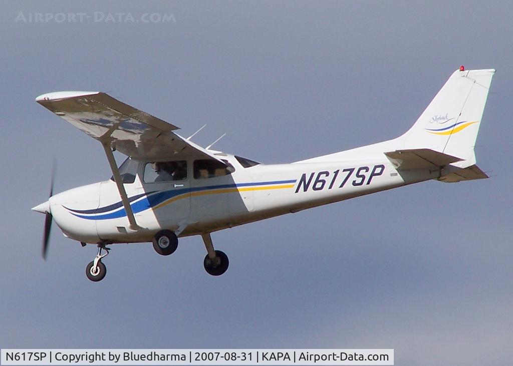 N617SP, 2000 Cessna 172S C/N 172S8606, Landing on 17L