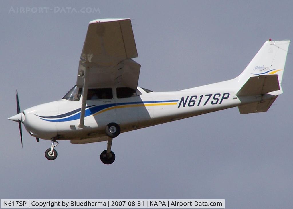 N617SP, 2000 Cessna 172S C/N 172S8606, Touch and Go on 17L