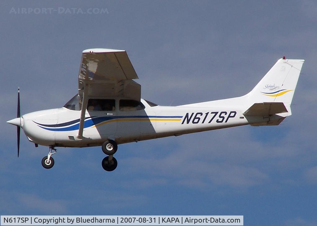 N617SP, 2000 Cessna 172S C/N 172S8606, Touch and Go on 17L