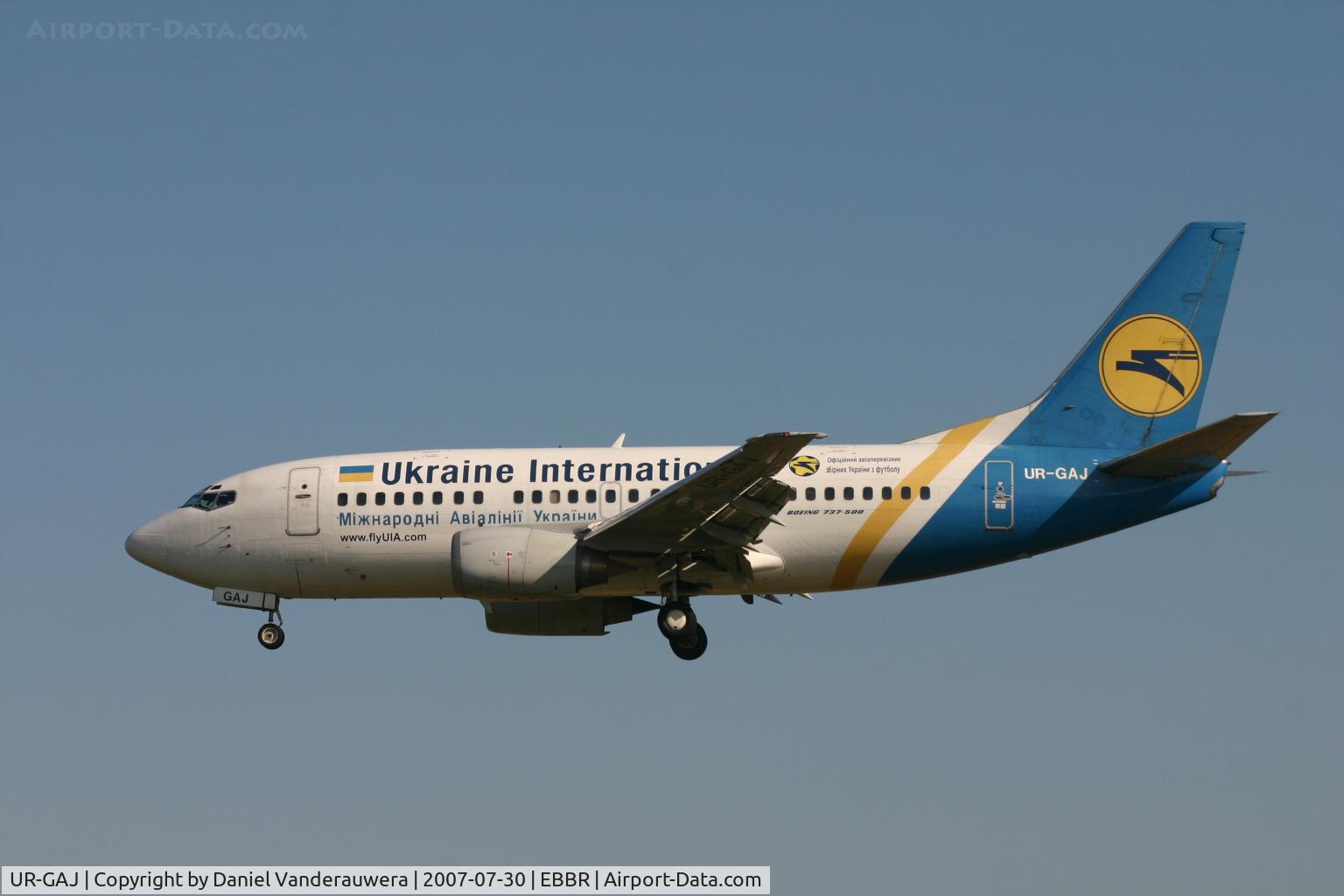 UR-GAJ, 1992 Boeing 737-5Y0 C/N 25192/2262, arrival of flight PS901 to rwy 25L